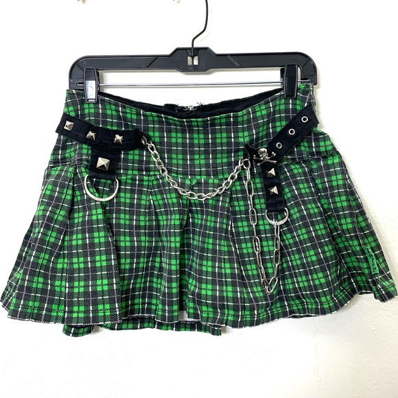 Tripp nyc Dresses & Skirts - Tripp NYC Y2K Vintage Green Plaid Micro Mini Skirt With Skull and Chains